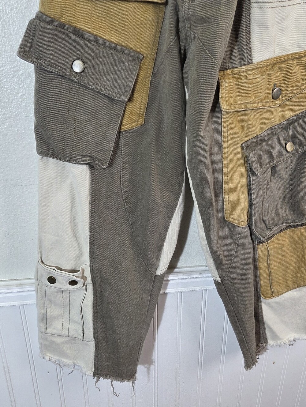 Olive & Hali Y2K Cargo Pants Womens S Patchwork Utility Multi Pocket Cropped - Picture 7 of 10